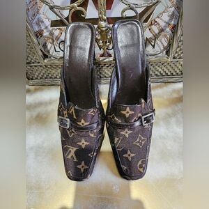 🖤High quality designer small heel slip on mules size 8